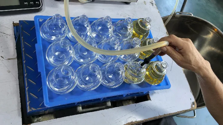 Semi-automatic filling process for flameless aromatherapy